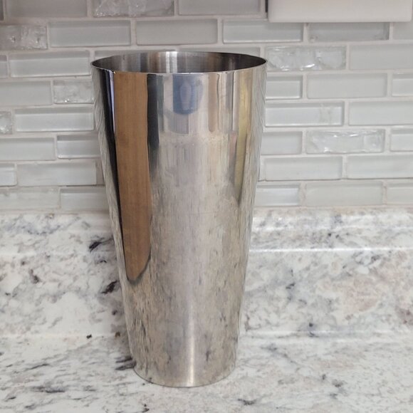 Vintage Stainless Steel 18-8 Cocktail Shaker With Built-In Strainer & Lid - Picture 2 of 10